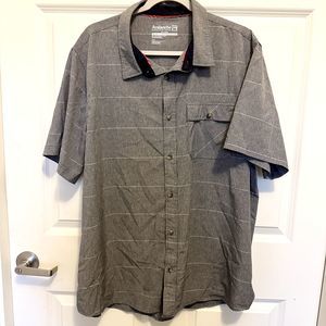 Avalanche Outdoor Supply Men’s XL Striped Grey Short Sleeve Button Down Up